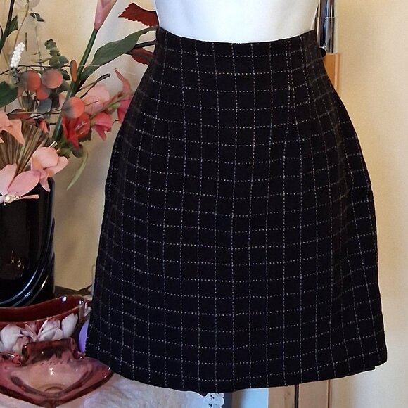 Preowned Lino Catalano White Line Black 100% Wool Mini Lined Skirt 8 - Picture 2 of 7